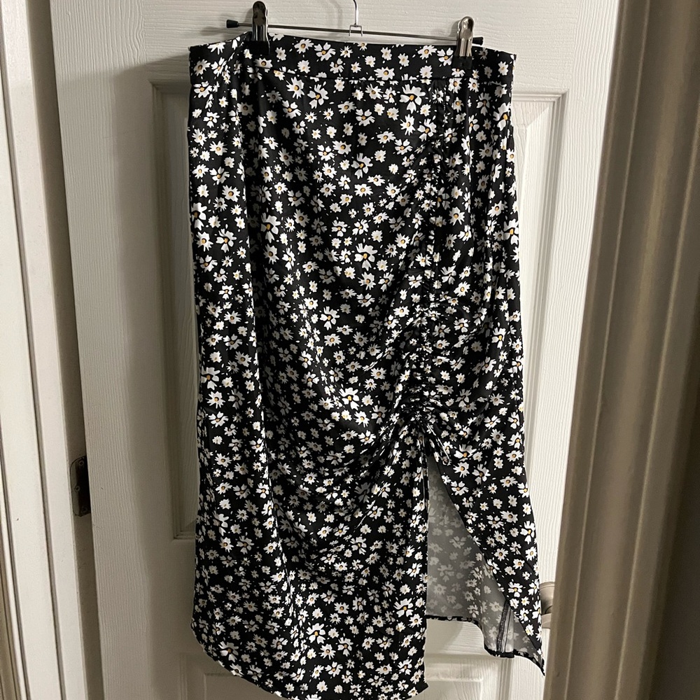 shein Floral Black and White Midi Skirt L